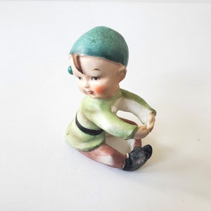 Candelabro con figura de duende navideño verde vintage