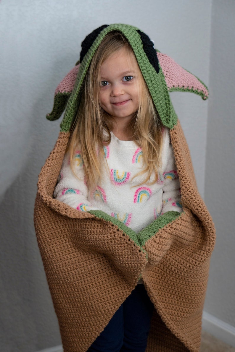 Baby Yoda Hooded Blanket Crochet Pattern image 1