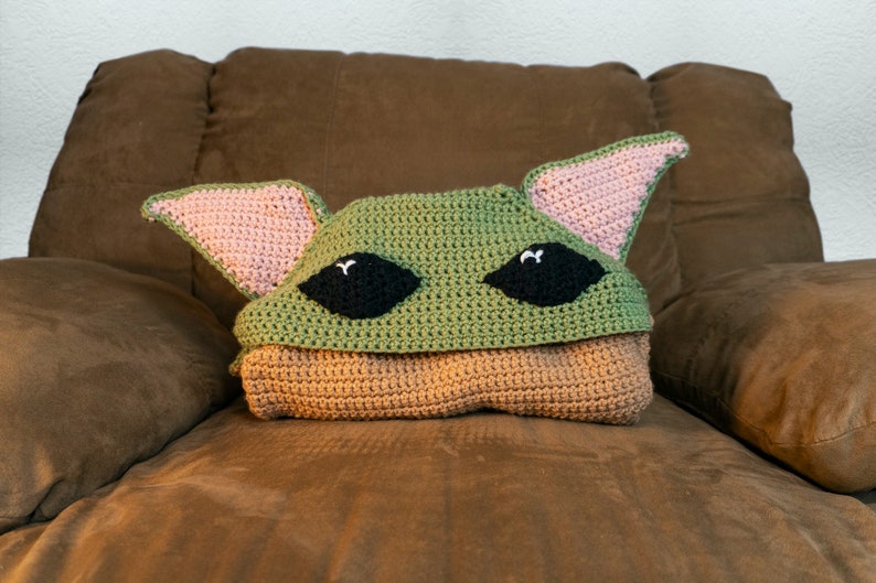 Baby Yoda Hooded Blanket Crochet Pattern image 3