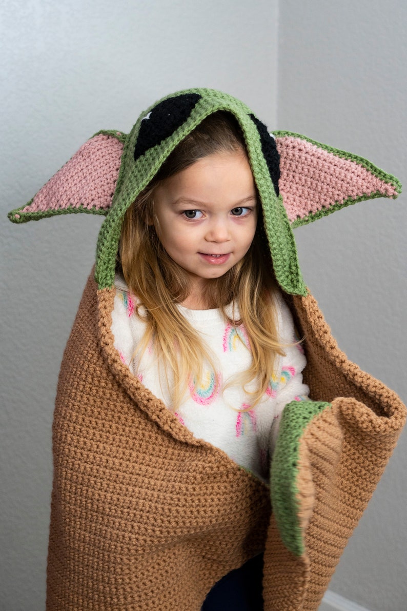 Baby Yoda Hooded Blanket Crochet Pattern image 6