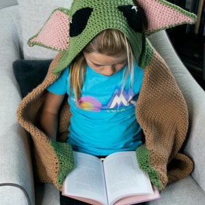 Baby Yoda Hooded Blanket Crochet Pattern image 4