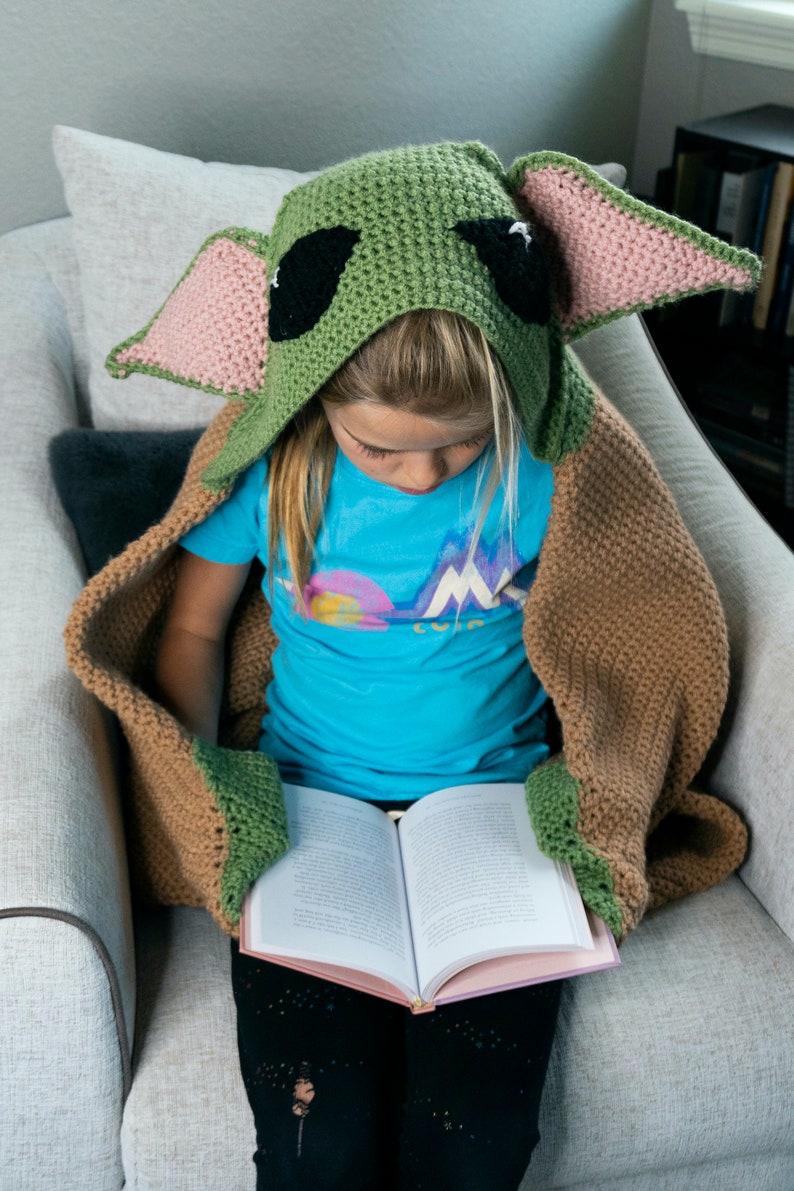 Baby Yoda Hooded Blanket Crochet Pattern image 4