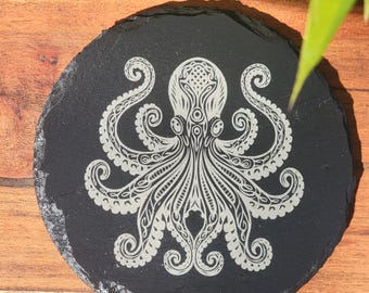 Laser Gravierte Kraken Schiefer Untersetzer: Oktopus Radierung, Rustikale Bar Kunst