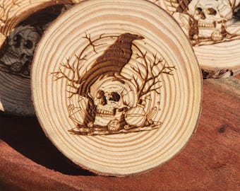 Rabenschädel gravierte Live Edge Holzuntersetzer Set - Perfektes Geschenk für Hochzeit, Verlobung, Jubiläum Holz