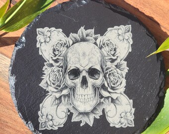 Totenkopf und Rosen Schiefer Untersetzer: Laser Gravierte Untersetzer