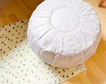 Moroccan pouf ottoman // round embroidery L // Lila