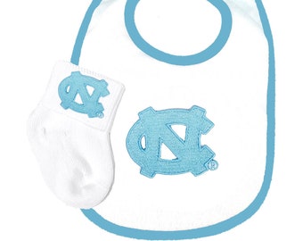 Future Tailgater North Carolina Tar Heels Collegiate Licensed Baby Bib and Socks Set