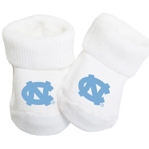 Calcetines tipo botita para bebé con licencia universitaria de los UNC Tar Heels de North Carolina (0 a 9 meses) imagen 1