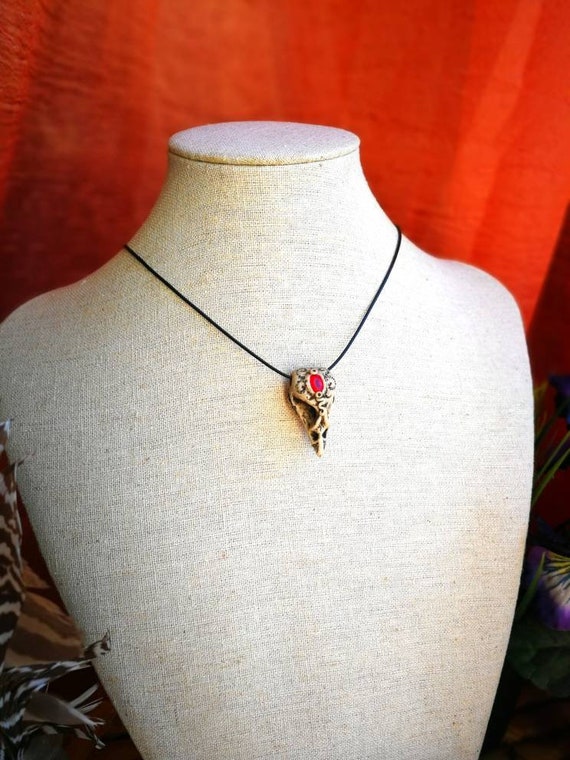 Crâne Doiseau Au Cristal Rouge Bijou Crane Bijou Chamanique Collier Larp Cosplay Oiseau Animal Totem Païen Witch Cristal Rouge