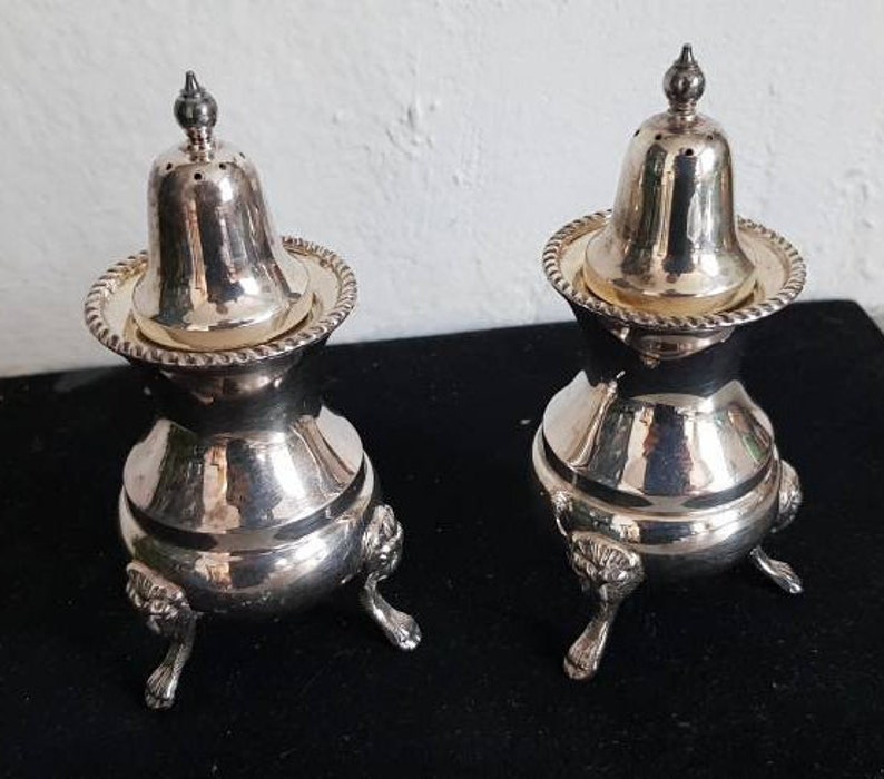NOVELTY SALT AND PEPPER SHAKER IN A BASKET SILVER PLATED VINTAGE 1970S