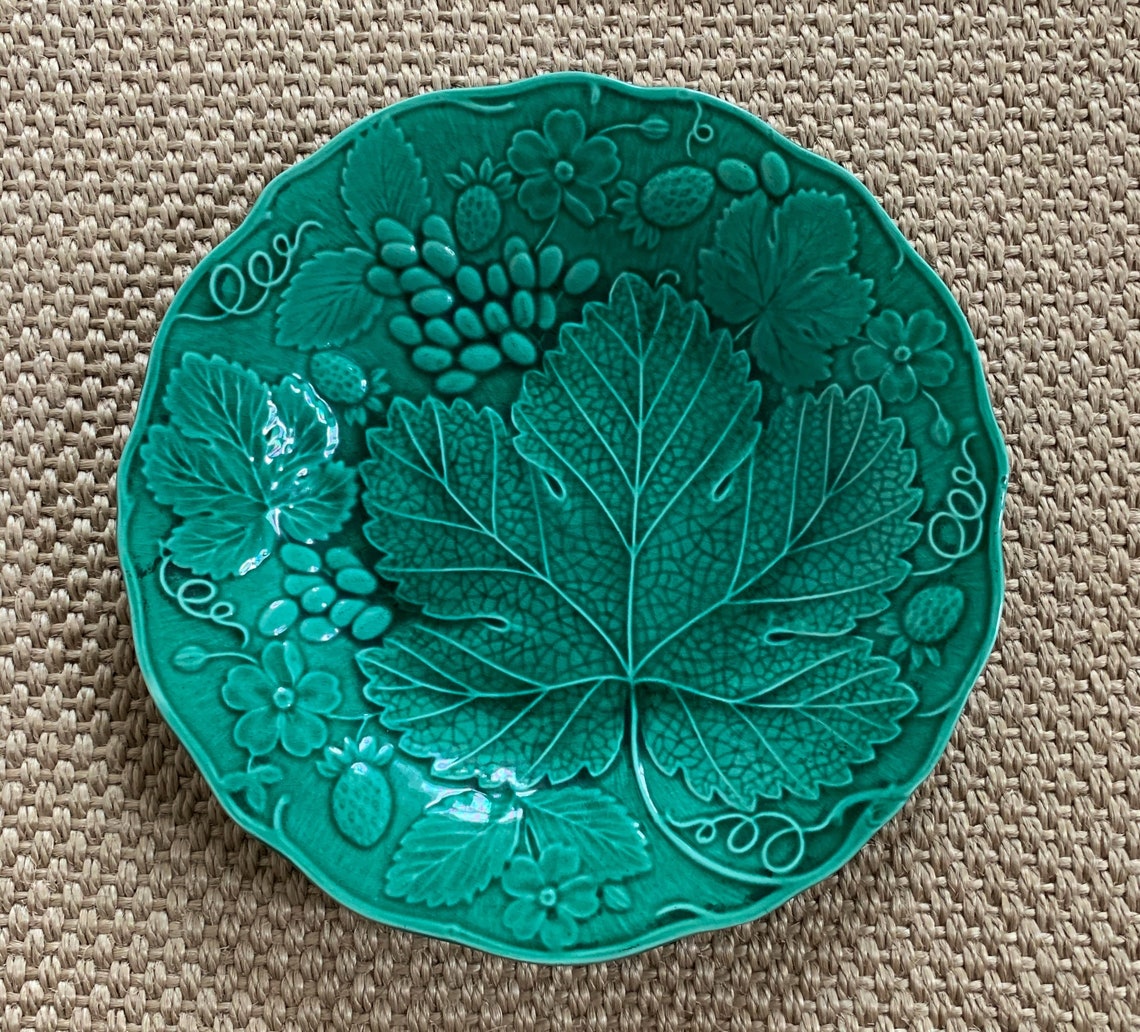 A Pair Of Antique Majolica Wedgwood Green Leaf Plates 23 cm Etsy