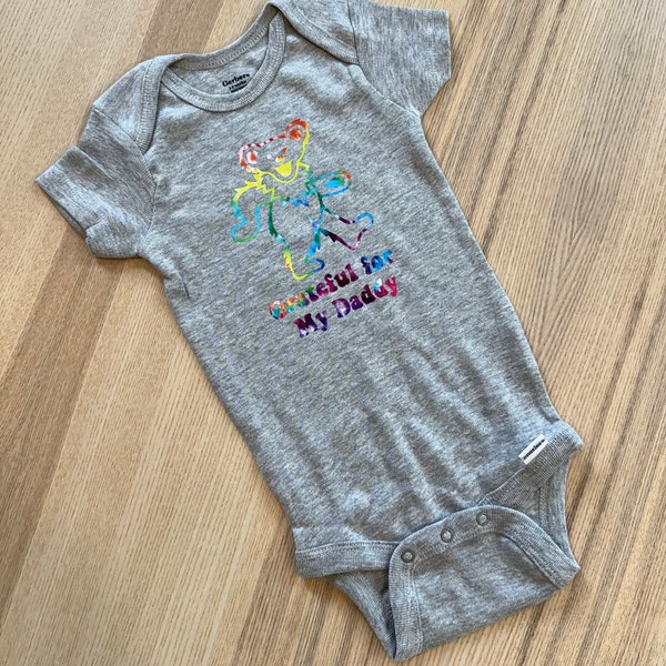 Agradecido por mi papá - Body de bebé teñido anudado de Grateful Dead • Regalo para papá/esposo • Primer Día del Padre • Anuncio de embarazo