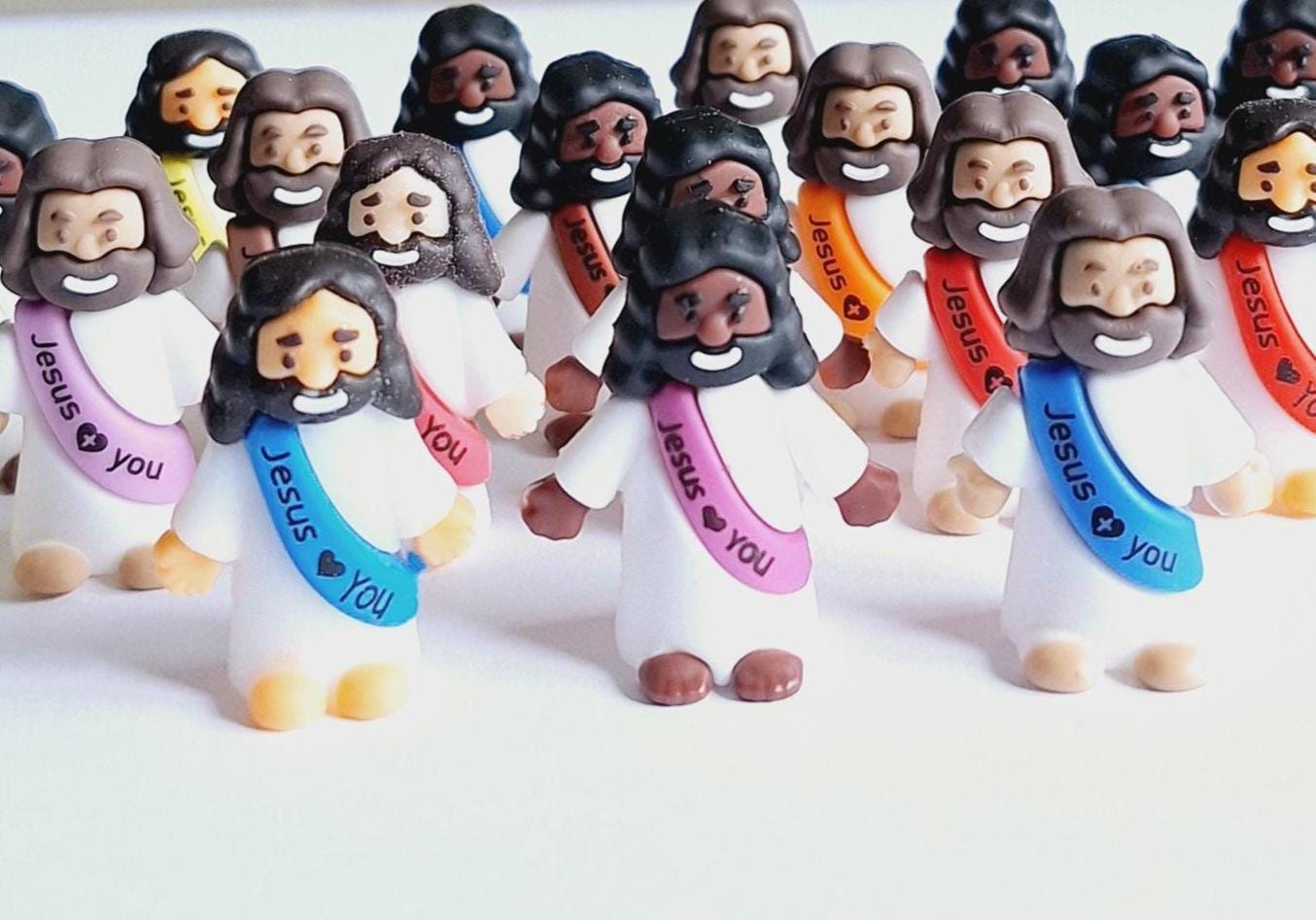1/10/20/50/100/200 Mini Jesus Figures/ 3 Skin Tones /With or Without Eye screw/Jump Ring Jesus Loves You Assorted Colors For Jewelry & Gifts