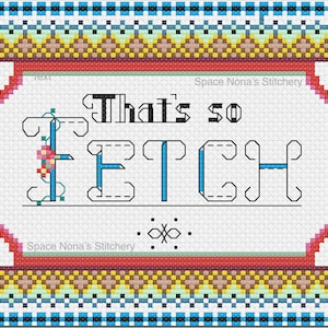 Pode incluir: Padrão de ponto cruz com uma borda colorida e o texto "That's so Fetch" em preto e branco. As letras "Fetch" são contornadas em preto e preenchidas com azul.