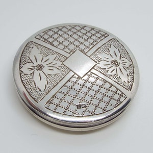 Vintage Egyptian Silver Powder Compact Flowers Floral Pattern Vanity Storage Make-Up image 1