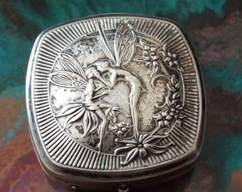 Vintage 1920&#39;s Djer Kiss Powder Compact Art Nouveau Kissing Fairies Powder Compact Book Piece Vanity Compact Make-Up Vogler