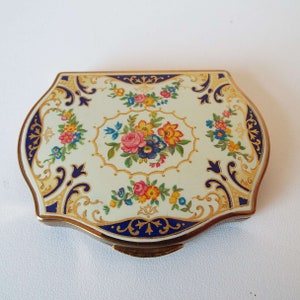 Vintage 50er Jahre Stratton Powder Compact unbenutzt kompakte Regency Form Blumendekoration Eitelkeit Lagerung