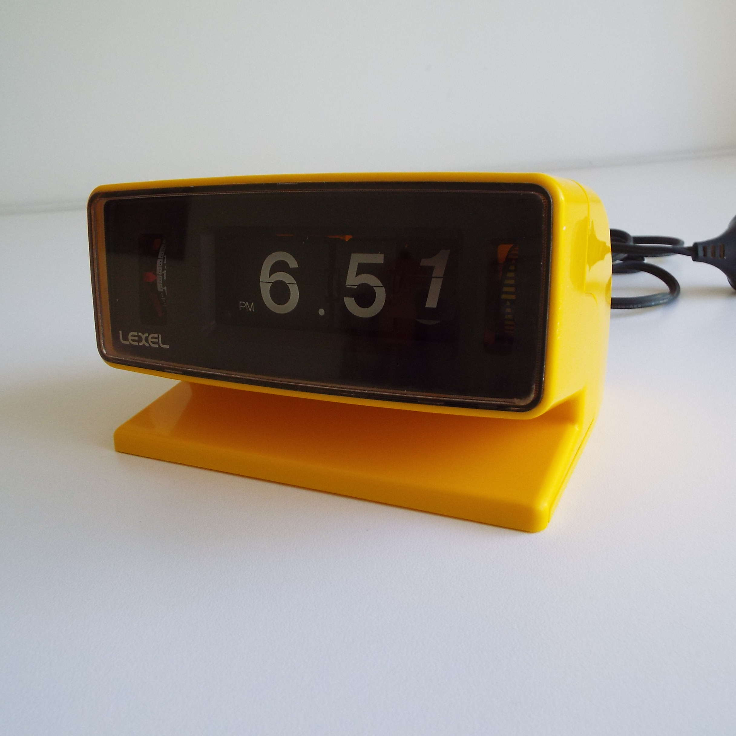 Stereos & Home Audio Vintage Orange Flip Clock Radio and Alarm Audio