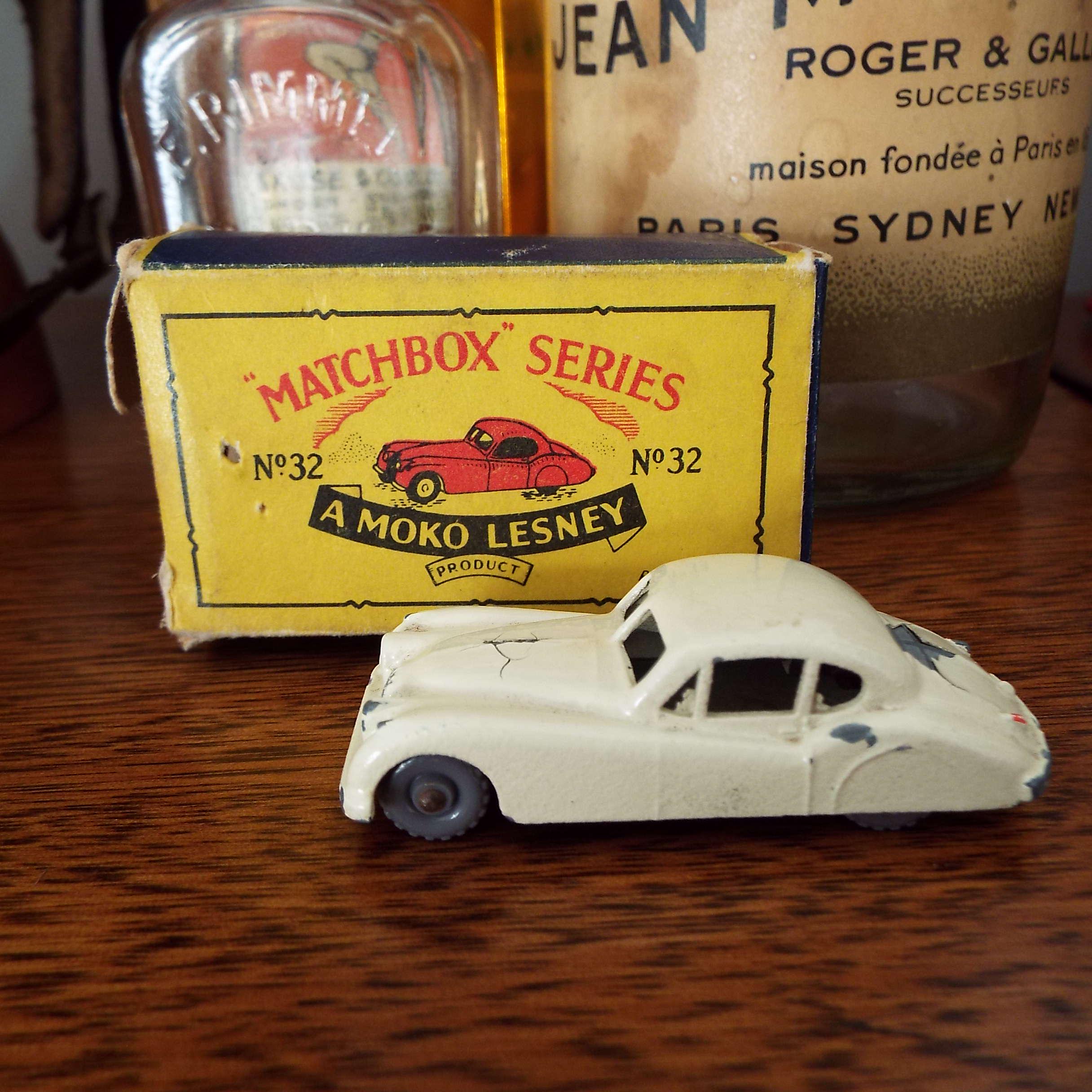 Vintage Matchbox 32a Jaguar XK140 Car & Box A Moko Lesney
