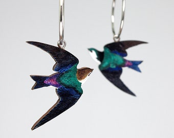 FOLLOW THE SWALLOW ++ Boucles d'oreilles clous d'oreilles vintage oiseau hirondelle oiseaux asymétrique bois découpé au laser animaux cadeau