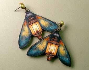 2 LUCES PEQUEÑAS ++ Pendientes de botón estilo vintage art déco Luciérnaga Mariposa Polilla Linterna surrealista Regalo Lámpara Joyería Noche