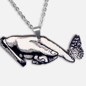 Een kort bezoek ++ vlinder ketting met vintage motief hand