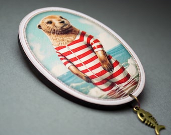 BEACH BOY ++ Große Brosche Anstecker Pin vintage surreal Collage Geschenk Otter Strand Fischotter Fisch Fischgräte