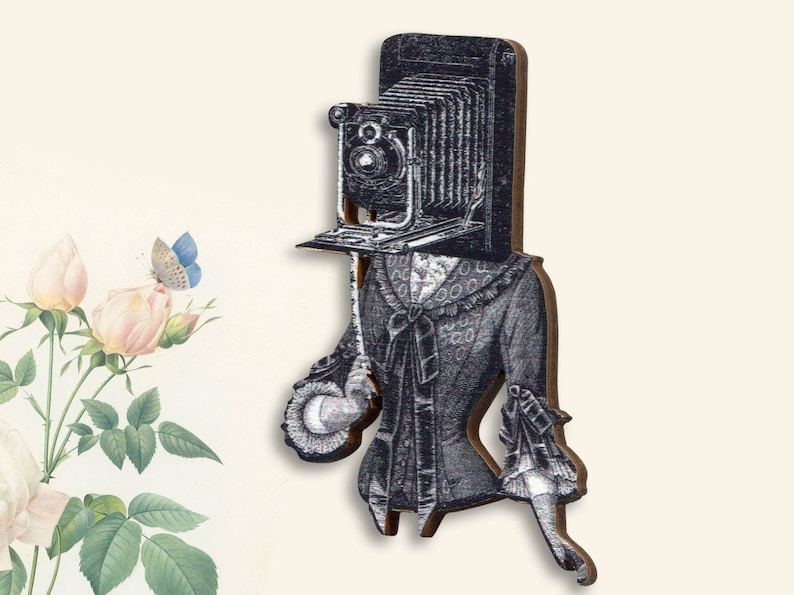Wooden brooch pin ME MYSELF EYE costume victorian art d\u00e9co steampunk camera old selfie woman gift jewelry burlesque 20s 30s