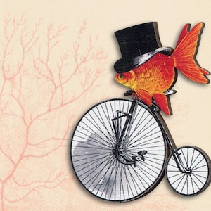 AND I RIDE Broche Pin Poisson Mer Vacances Poisson rouge Cylindre Pendentif Penny Farthing Nostalgie Déclaration drôle Steampunk Maritime image 1