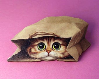 Broche de gato de madera – Gato kawaii en una bolsa de papel