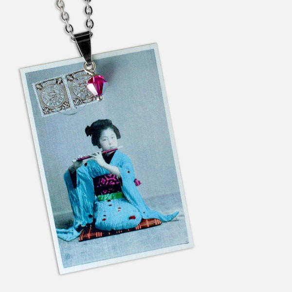 CE que vraiment GEISHA + + chaîne pendentif bijoux bois photo carte postale Japon Geisha Maiko kimono flûte