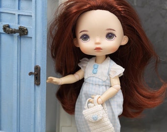 マニ付きの愛らしいブルーのロンパース - 20cm の人形 (Monst Xiaomi、MZZM、Blythe) に適合 - お揃いのバックパックが付属 誕生日、ハロウィーン、クリスマス