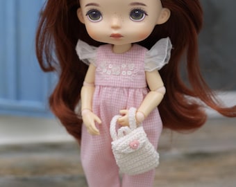 刺繍とスパンコールがついた魅力的なピンクのギンガムチェックのサマーロンパース - 20cmの人形（Monst Xiaomi、MZZM、Blythe）にフィット - お揃いのバックパック付き