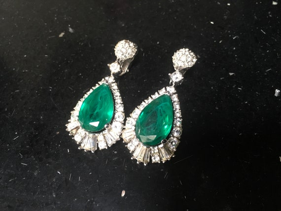 Exceptional Vintage BOUCHER Earrings faux Emerald