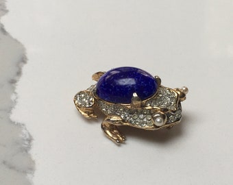 Rare find Kenneth Jay Lane Vintage Frog Brooch Pin Lapis lazuli Rhinestones Diamanté Pearl Gold toneSigned KJL great condition