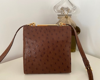 Stunning Vintage Italian S.I.S.O.Ostrich Leather Handbag Clutch Crossbody Shoulder bag Excellent condition Rare Gold Hardware designer Suede