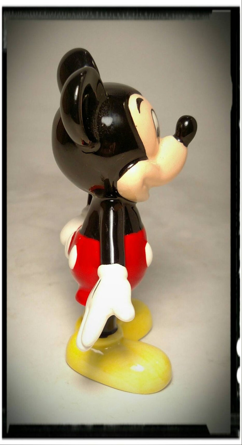 collectible mickey mouse figurines