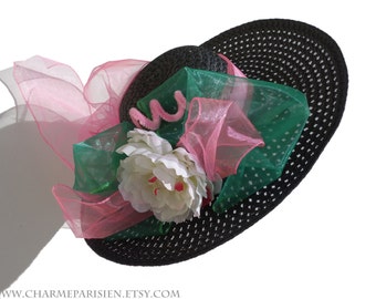 Svart hatt med vit piongrön rosett rosa band - Kentucky Derby 2 - solhattar damaccessoarer sommar stråvävd bred hatt - retro Paris