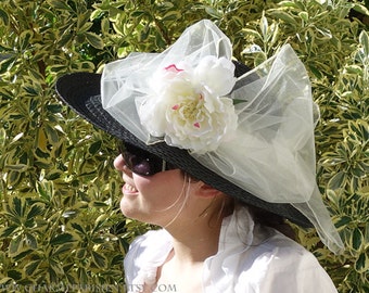 Svart hatt med vit pion vit rosett vitt band - Kentucky Derby 4 - solhattar damaccessoarer sommar stråvävd bred hatt - retro Paris