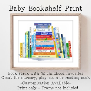 Op de afbeelding: Een aquarel-illustratie van een boekenkast gevuld met 30 populaire kinderboeken. De boeken zijn in een verspringend patroon gestapeld, wat een visueel aantrekkelijk display cre&euml;ert. De boekenkast is in een lichtbruine kleur geschilderd, en de boeken zijn allemaal felgekleurd met verschillende illustraties.