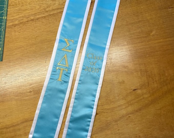 Estolas de graduación Sigma Delta Tau