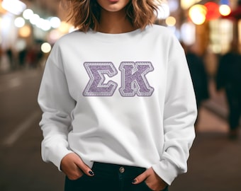 Sudadera con letras de hermandad bordadas