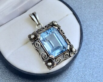 Ciondolo floreale vintage in argento spinello blu