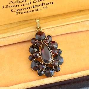Antique 2-tiered Bohemian garnet norm gold pendant