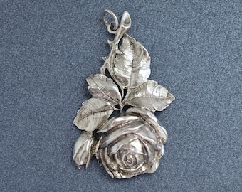 Großer antiker silberner Rosenblumenanhänger, massiver Jugendstil-Silberblumenanhänger