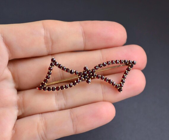 ヴィンテージ ボヘミアン ガーネット ボウ ブローチ：ゴールドメッキ