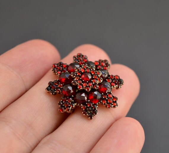 Broche Vintage Antique En Métal Doré Avec Grenats En Forme D'étoile - Longueur 5 Cm - Occasion