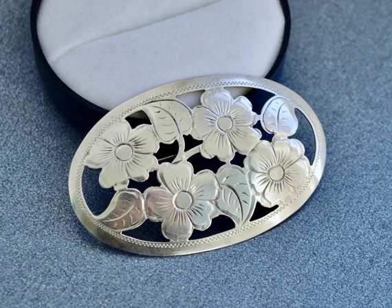 Large Art Deco hand engraved floral brooch, vinta… - image 1