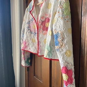 Kort Quiltkappa – Vintage mormors blomsterträdgårdslappjacka