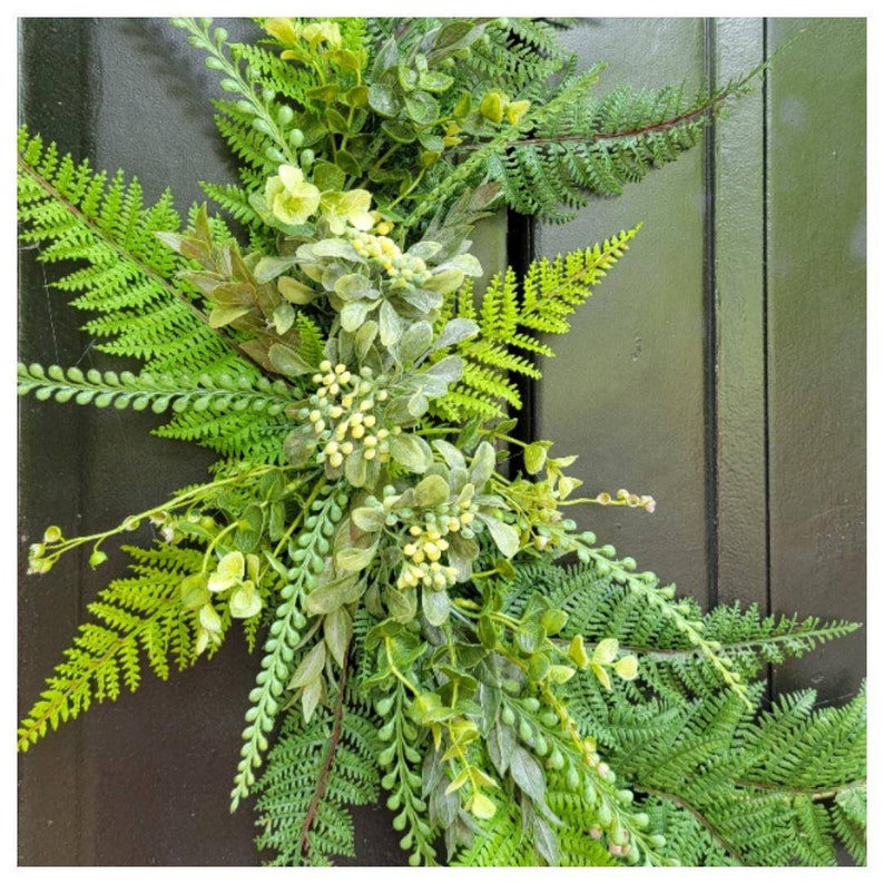 Couronne de porte moderne de tous les jours, couronne de cerceau avec de la verdure, couronne de fougères, cadeau image 6